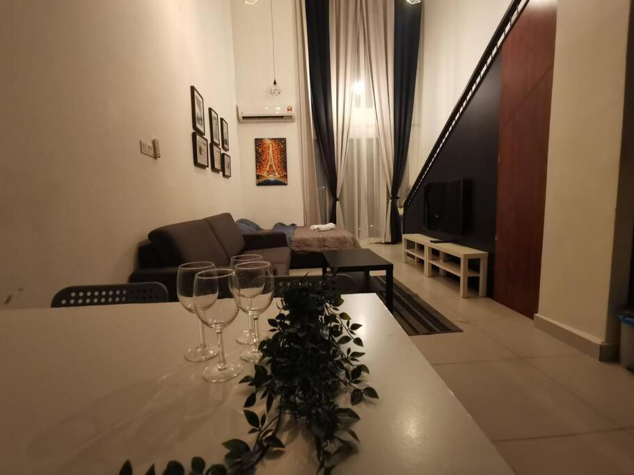 Teddy'S Homestay Сайберджая Экстерьер фото